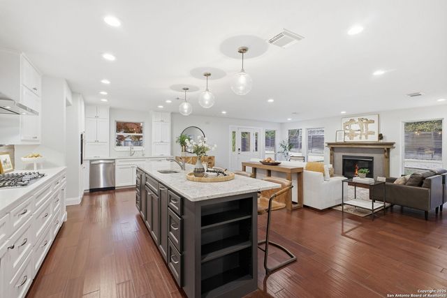 304 HUB DR, Wimberley, TX 78676