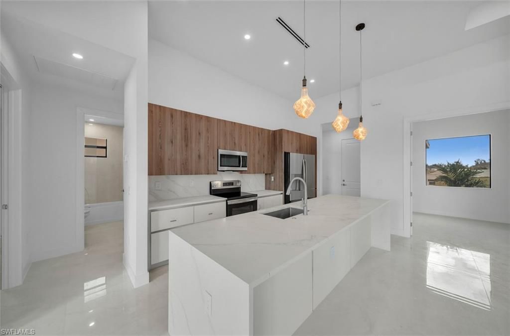 Image 8 of property listing at 2540 NW 6th TER, Cape Coral, FL 33993