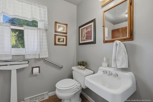 1935 Nielwood Drive, Muskegon, MI 49445
