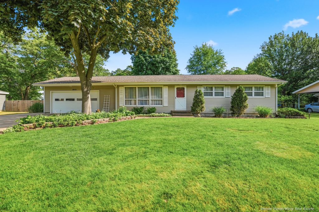 1935 Nielwood Drive, Muskegon, MI 49445