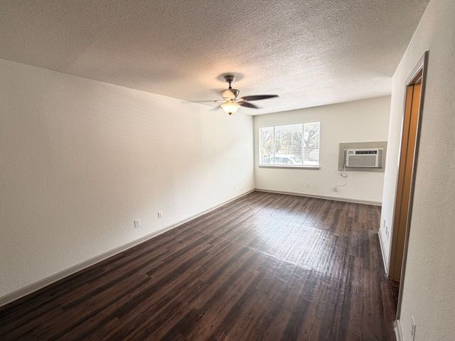 4115 Douglas Avenue 102, Dallas, TX 75219