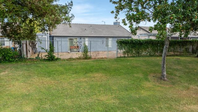 774 Long Barn Dr, Lathrop, CA 95330