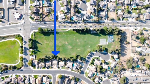 774 Long Barn Dr, Lathrop, CA 95330