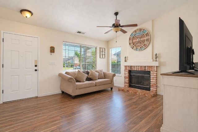 774 Long Barn Dr, Lathrop, CA 95330