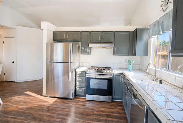774 Long Barn Dr, Lathrop, CA 95330