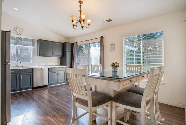 774 Long Barn Dr, Lathrop, CA 95330