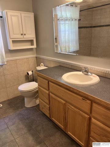 5230 S 51st Street, Lincoln, NE 68516