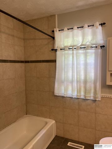 5230 S 51st Street, Lincoln, NE 68516