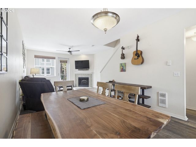 730 Se FAIRWINDS Loop, Vancouver, WA 98661