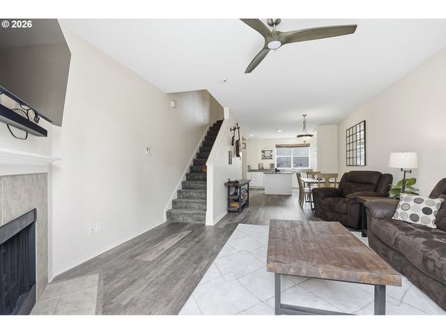 730 Se FAIRWINDS Loop, Vancouver, WA 98661