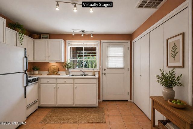 119 S Paseo Tierra, Green Valley, AZ 85614