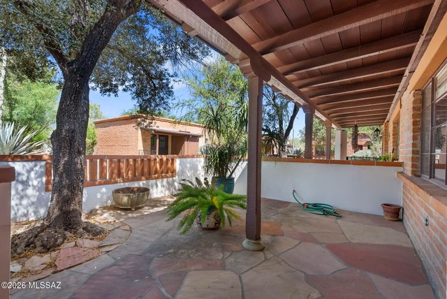 119 S Paseo Tierra, Green Valley, AZ 85614