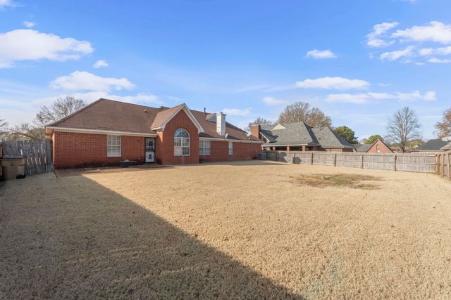 5180 WATER POINT DR, Memphis, TN 38141