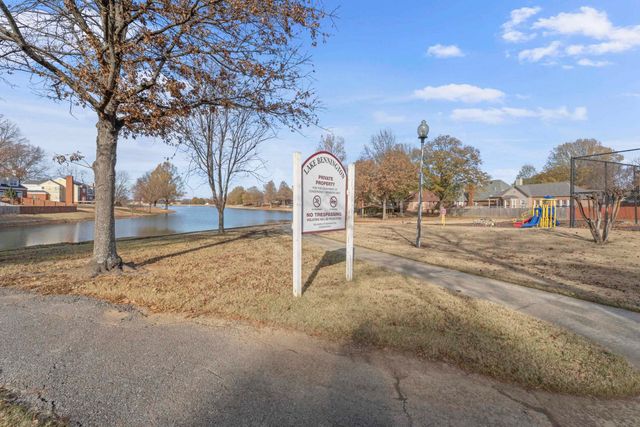 5180 WATER POINT DR, Memphis, TN 38141