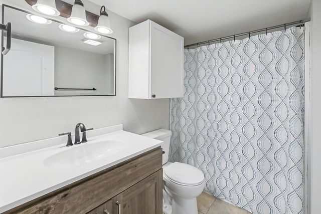 114 S Conrey Street, Knoxville, IA 50138