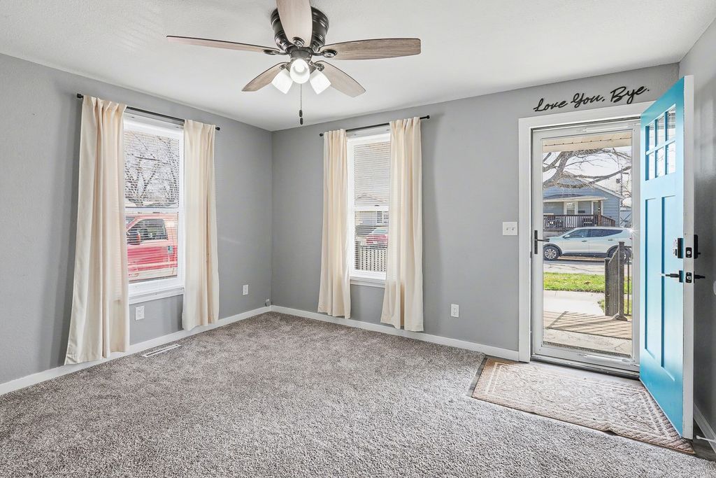 114 S Conrey Street, Knoxville, IA 50138