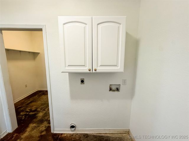 1490 Woodford, Lone Grove, OK 73401