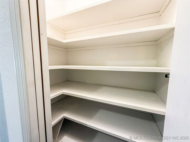 1490 Woodford, Lone Grove, OK 73401