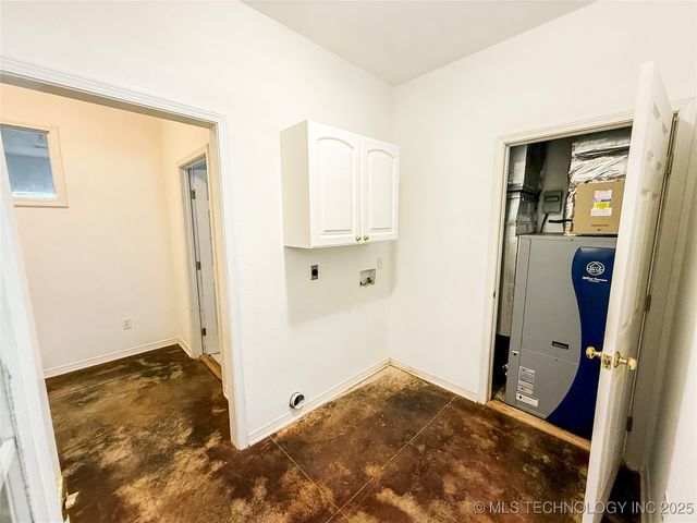 1490 Woodford, Lone Grove, OK 73401