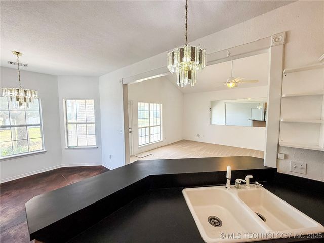 1490 Woodford, Lone Grove, OK 73401