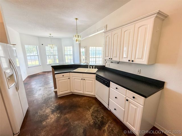 1490 Woodford, Lone Grove, OK 73401