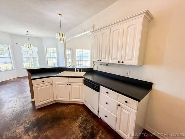 1490 Woodford, Lone Grove, OK 73401