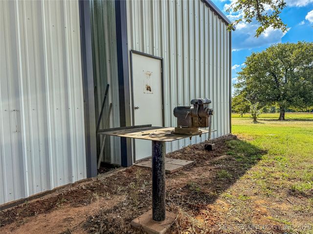 1490 Woodford, Lone Grove, OK 73401