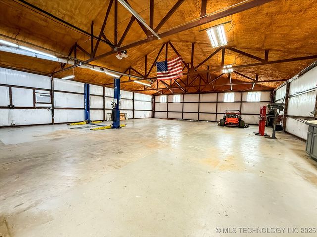 1490 Woodford, Lone Grove, OK 73401