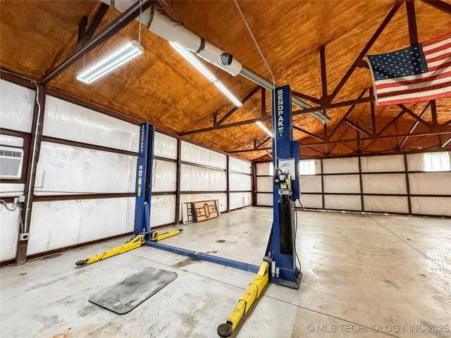 1490 Woodford, Lone Grove, OK 73401