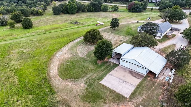 1490 Woodford, Lone Grove, OK 73401