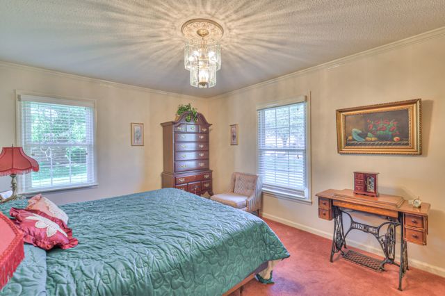 703 Dow Dr, Shelbyville, TN 37160