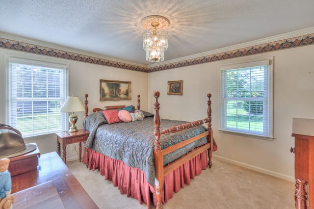 703 Dow Dr, Shelbyville, TN 37160