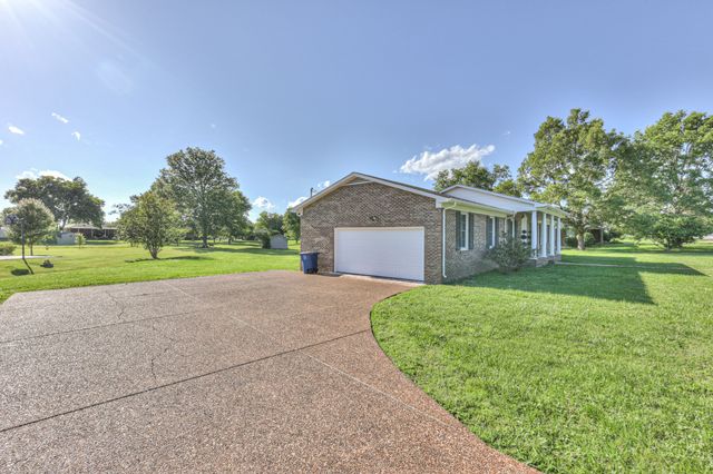 703 Dow Dr, Shelbyville, TN 37160