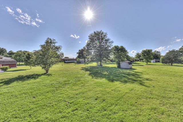 703 Dow Dr, Shelbyville, TN 37160