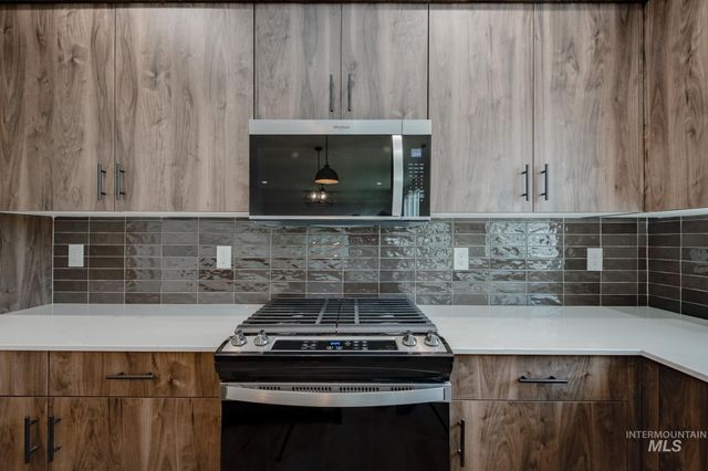 2952 N Schimigadoon Way, Eagle, ID 83616