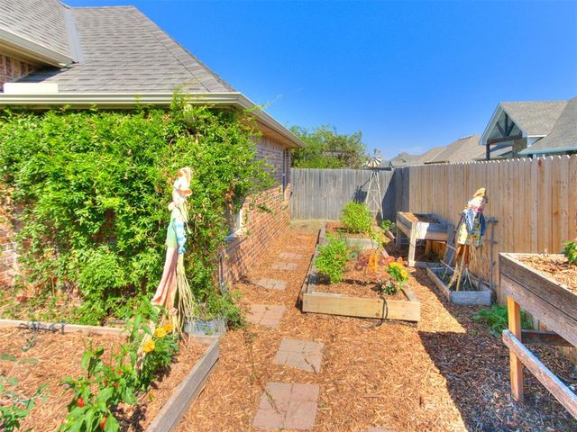 304 Clementine Road, Yukon, OK 73099