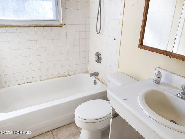 46 Avenue A, Freehold, NJ 07728