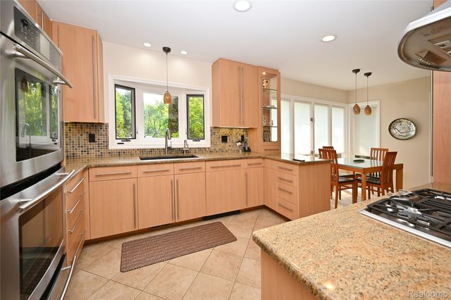 4780 Pickering Road, Bloomfield Hills, MI 48301