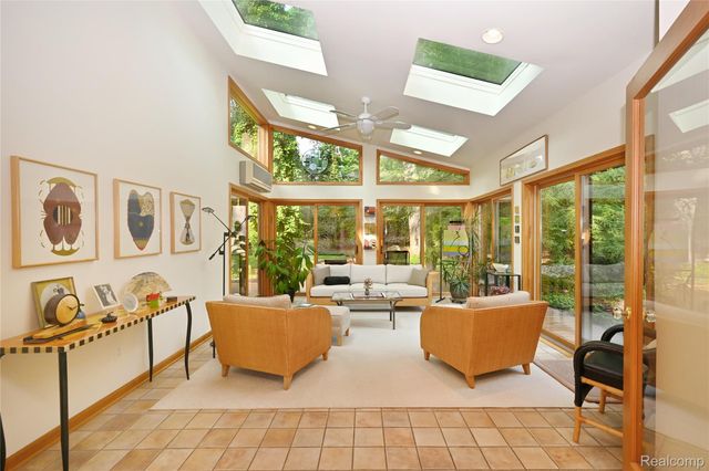 4780 Pickering Road, Bloomfield Hills, MI 48301
