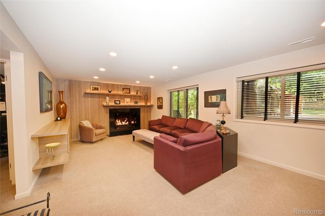 4780 Pickering Road, Bloomfield Hills, MI 48301