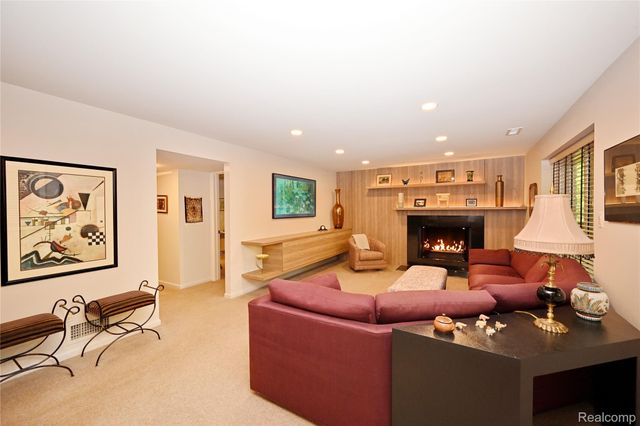 4780 Pickering Road, Bloomfield Hills, MI 48301