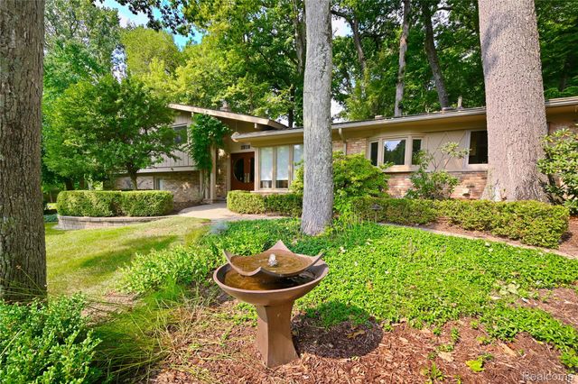 4780 Pickering Road, Bloomfield Hills, MI 48301