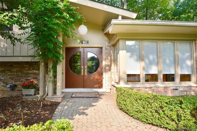 4780 Pickering Road, Bloomfield Hills, MI 48301