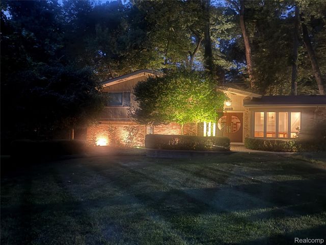 4780 Pickering Road, Bloomfield Hills, MI 48301