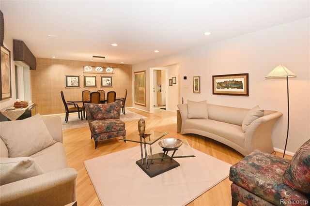 4780 Pickering Road, Bloomfield Hills, MI 48301