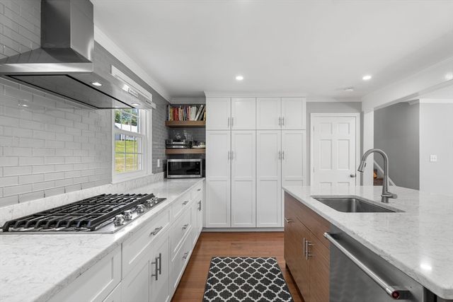 13 Conrad Cir, Wenham, MA 01984