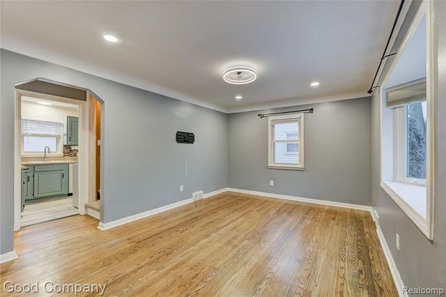 706 N Vermont Avenue, Royal Oak, MI 48067