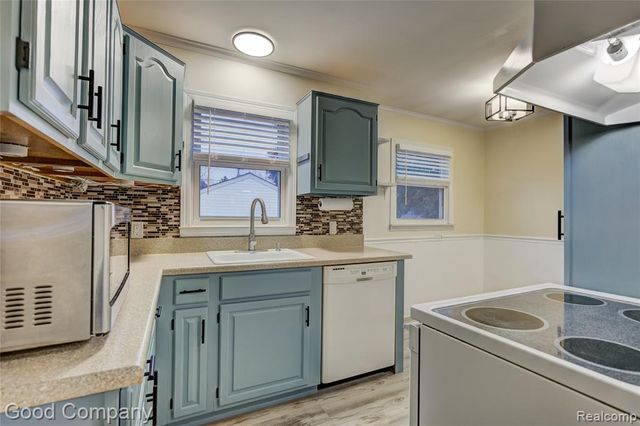 706 N Vermont Avenue, Royal Oak, MI 48067