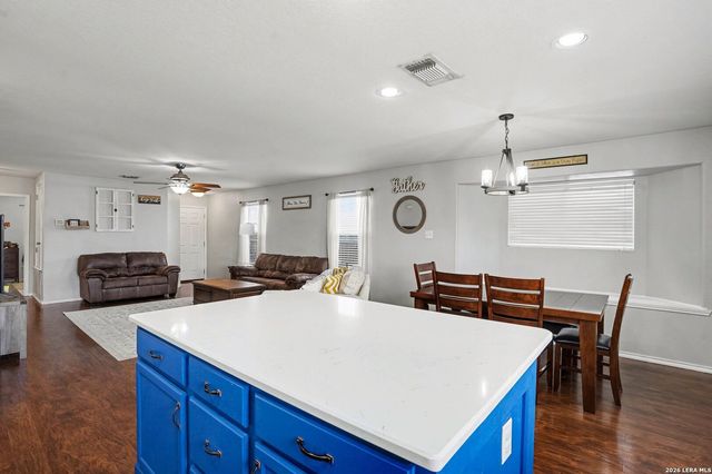 8707 Laguna Rio, San Antonio, TX 78251