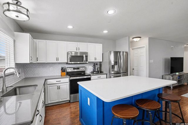 8707 Laguna Rio, San Antonio, TX 78251